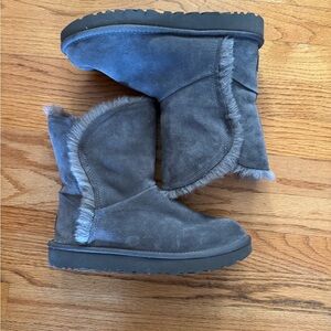 Gray UGGS women’s size 7